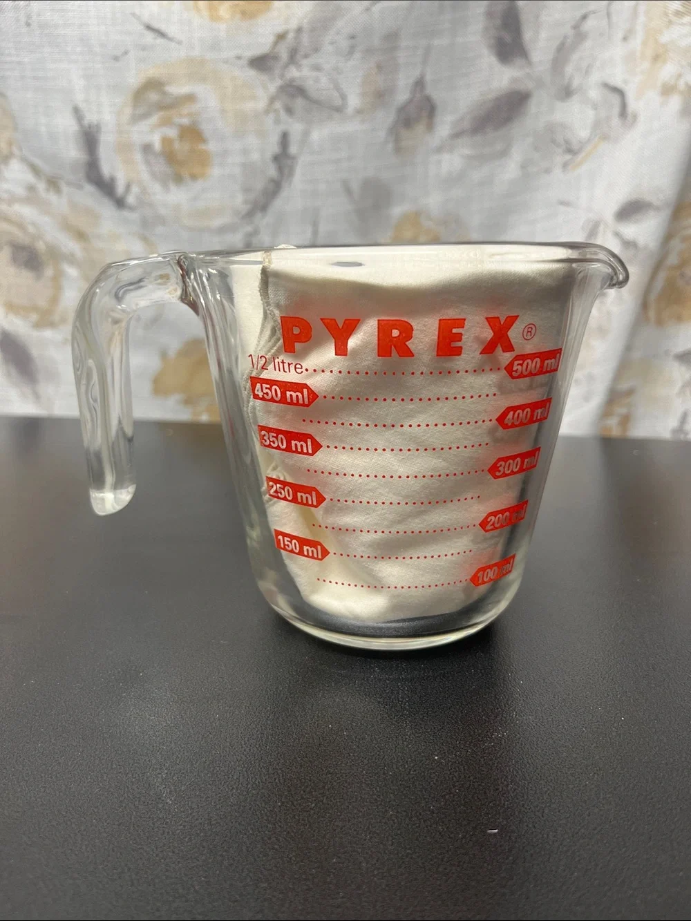 Vintage 1980 PYREX 2- Cup Borosilicate Glass Measuring Cup